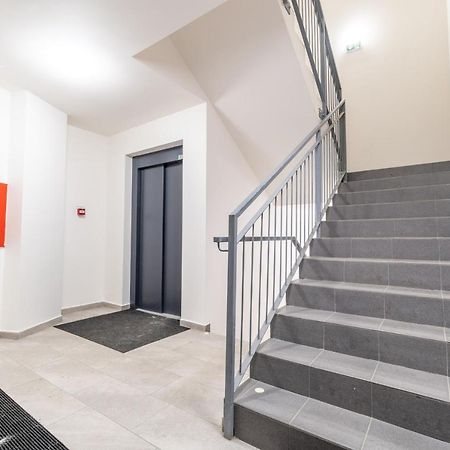 Brand New Two Room Apartment #26 With Free Secure Parking Close To Center Prague Exterior photo